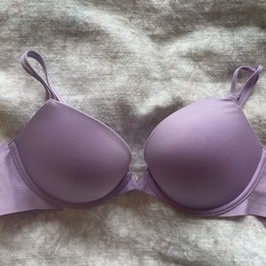 32D, lavender underwire bra. Excellent condition.